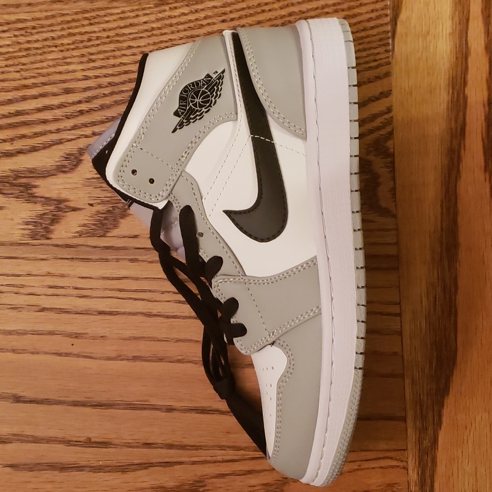 Air jordan 1 mid 5.5Y grey/ white